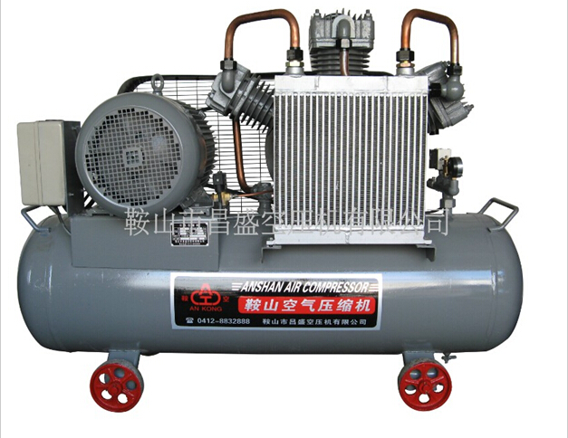 （中高壓無(wú)油空壓機(jī)）結(jié)構(gòu)緊湊、維修方便。